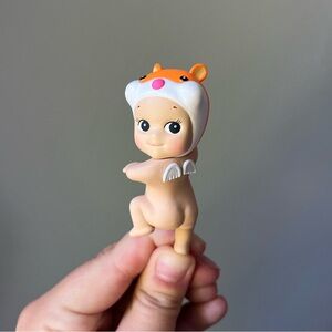 SONNY ANGEL Hamster Looking Back Hipper Figurine